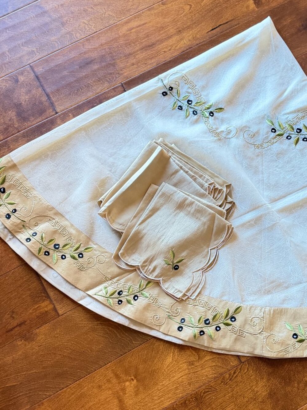 NEW Round Sheer Tablecloth With Satin trim & Embriodery from Greece